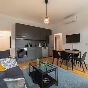 https://beautiful-apartment-near-schonbrunn-palace.vienna-besthotels.com